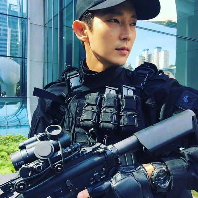 李準(zhǔn)基警服