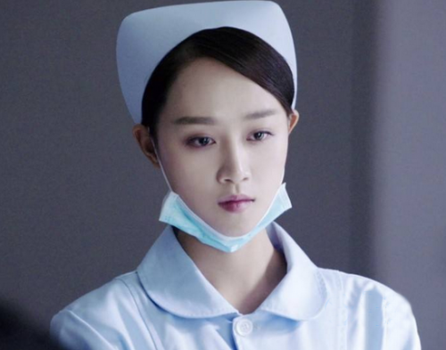 藍(lán)盈瑩護士服定制